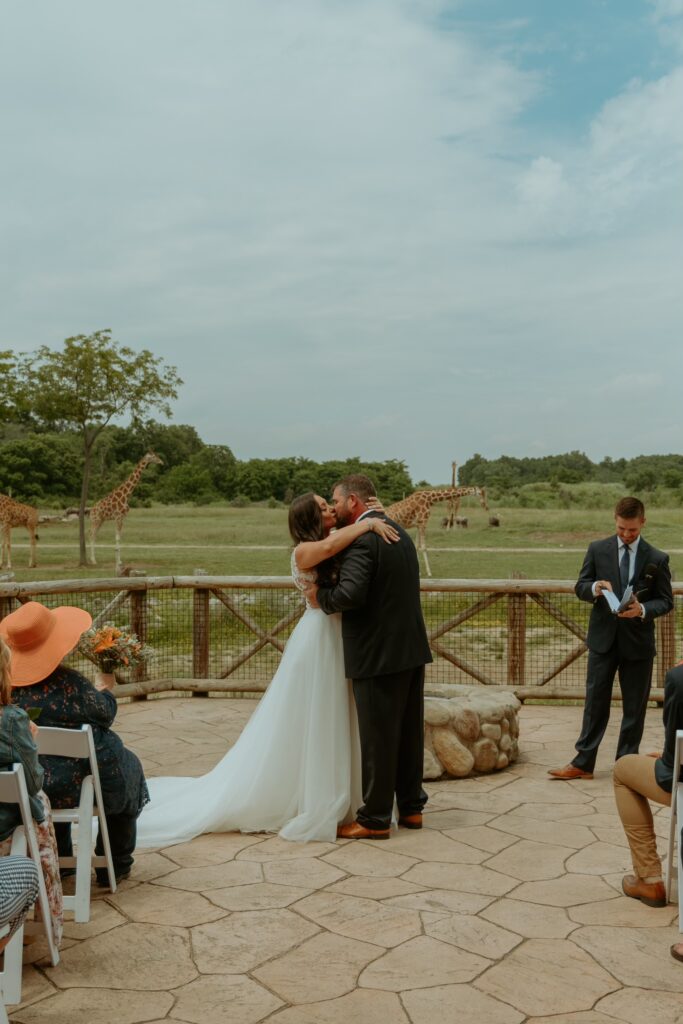 bride and groom kissing at Columbus Zoo wedding