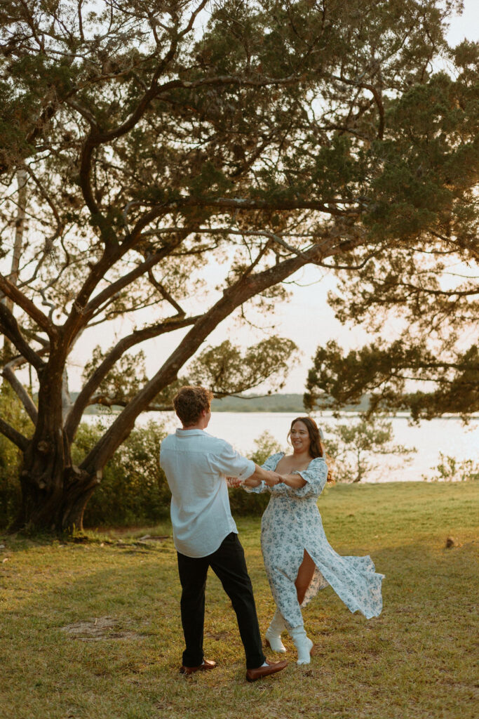 couple twirling in circles at Washington oaks gardens