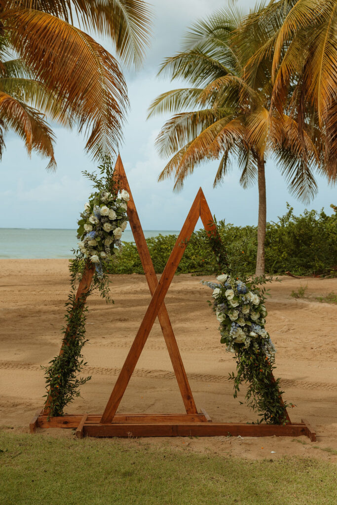 closeup of wooden arch for puerto rico wedding