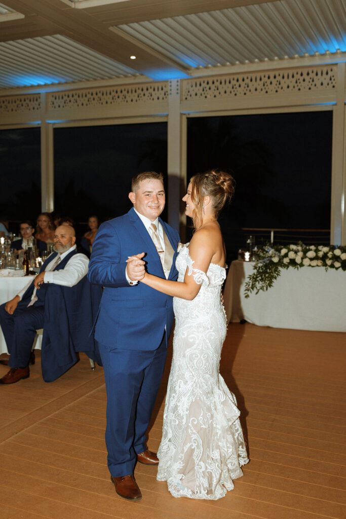 first dance for puerto rico wedding couple 